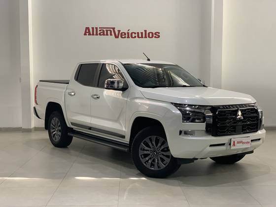 MITSUBISHI L200 TRITON 2.4 16V TURBO DIESEL SPORT HPE CD 4P 4X4 AUTOMÁTICO MITSUBISHI L200 TRITON 2.4 16V TURBO DIESEL SPORT HPE CD 4P 4X4 AUTOMÁTICO